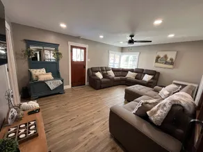 Salmon Goldbug Cottage, hot tub sleeps 8 - Image 3