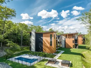 Penthouse at the foot of Mount Orford! Hot Tubs & Pool - Image 3