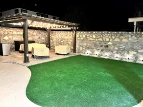 Cheerful 4 bedroom Home with beautiful backyard - Image 2