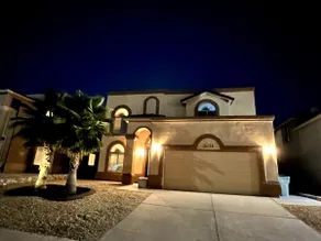 Cheerful 4 bedroom Home with beautiful backyard - Image 3