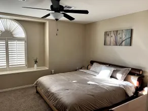 Cheerful 4 bedroom Home with beautiful backyard - Image 5