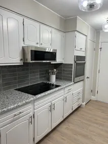 Updated three bedroom home across from park - Image 5