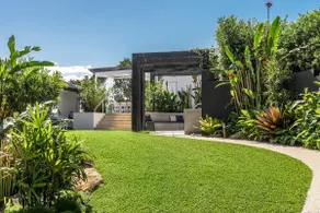 Wave Hill & Pool House. Two homes. One property. - Image 4