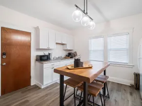 Newly Renovated - Professionally Designed - 2 BR - Image 4