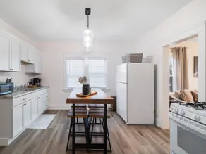 Newly Renovated - Professionally Designed - 2 BR - Image 2