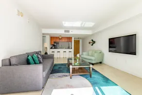 Pool View 2Bedroom Lux Brickell - Image 5