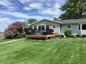 Enjoy golf course views with hot tub and fire pit. Three bedrooms, sleeps seven. - Image 5