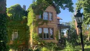 Stately apartment in villa - Image 2