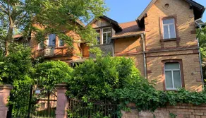 Stately apartment in villa - Image 3