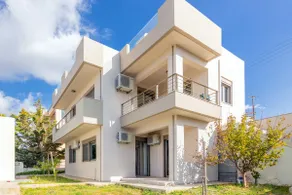 3 Bedroom Villa with Stunning Sea View & Private Parking - Image 4