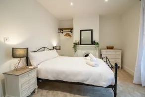 Stylish and Modern Town Centre End-of Terrace Home - Image 3