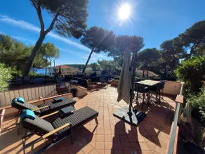 Sun, sea, pine and pool retreat in Antibes - Image 5