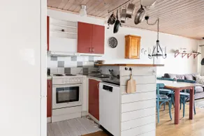 3BR Flat with Private Sauna and Parking - Image 3