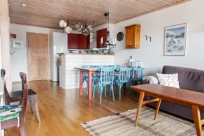3BR Flat with Private Sauna and Parking - Image 2