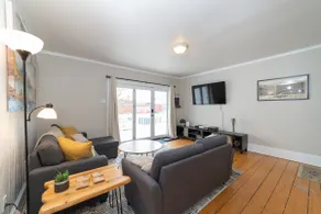 4 Corners At Amesbury Downtown Pet Friendly - Image 3