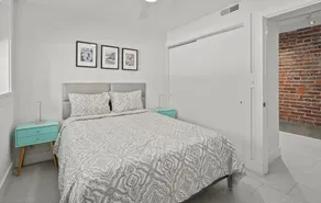 Dog-friendly: Street Parking+Desk+FASTwifi+50”Roku - Image 2