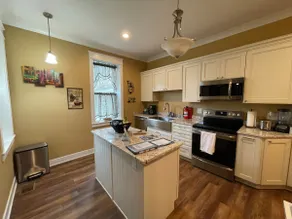 Mulberry Manor*Walkable*8 Guests*4 Bed/2.5 Bath - Image 4
