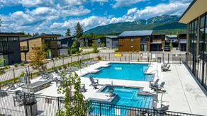 40 min to Glacier Park, 15 min walk to town/lake - Image 2