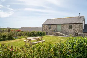 Cosy barn, walk to 3 beaches - Image 2
