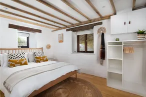 Cosy barn, walk to 3 beaches - Image 5