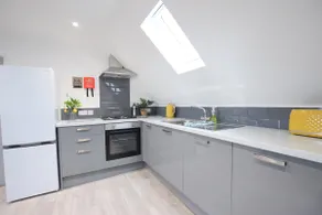 Stylish City Centre Apartments - Image 2