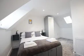 Stylish City Centre Apartments - Image 3