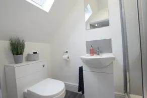 Stylish City Centre Apartments - Image 5
