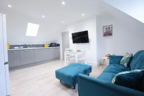 Stylish City Centre Apartments - Image 4