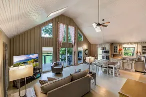 Cantrell Point Cottage on Keowee - Image 5