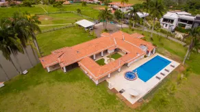 Luxury Villa with Pool, Jacuzzi and Lake - Image 4