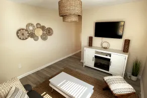 Cozy Boho Apartment. Less than a mile from WVTech - Image 2