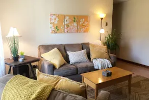 A Sweet Little Sunny Country House - Image 3