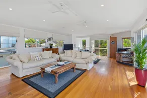 Heaven on Seaview - Ocean views from deck - Image 3