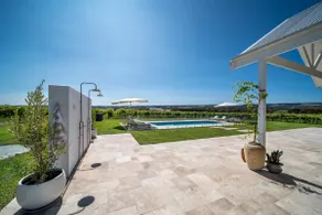 Pethick House: Estate amongst the vineyards - Image 5