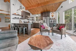 Cozy Treehouse with Lake View of Lake Arrowhead - 5 min from Village and Skypark - Image 4
