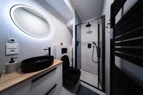 Small cozy flat with balcony & private parking - Image 2
