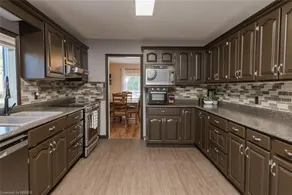 Great location for your every need in North Bay! - Image 3