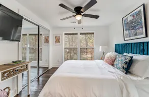 Modern Retreat in Chamblee - Image 4