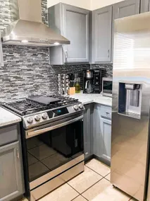 Delightful 3-bedroom home with luxury kitchen - Image 2