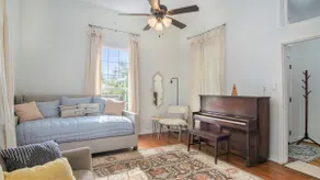 Charming home, downtown Mineral Wells - Image 3