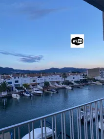 Apartment with canal and mountain views - Image 5