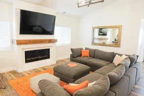 Sleeps 18+Walkable to restaurants, parks, fishing - Image 4