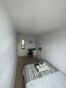 Modern Flat, Big Rooms & Balcony - Image 4
