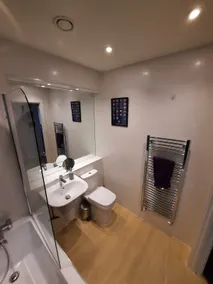Modern Flat, Big Rooms & Balcony - Image 5