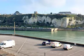 The sea air with a harbor - Image 2