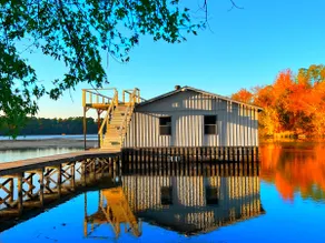 Luxury Home on Lake Guntersville - Image 2