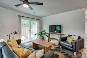 Modern Home | Bright Spacious Full Kitchen Garage - Image 3
