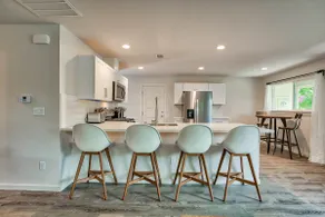 Modern Home | Bright Spacious Full Kitchen Garage - Image 5