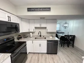 1st Floor Completely Remodeled, Pets Welcome!!! King & Queen Beds, W/D in Unit., - Image 4