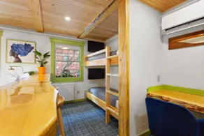 Bay Side Room: Downtown Camden Hotel - Image 3